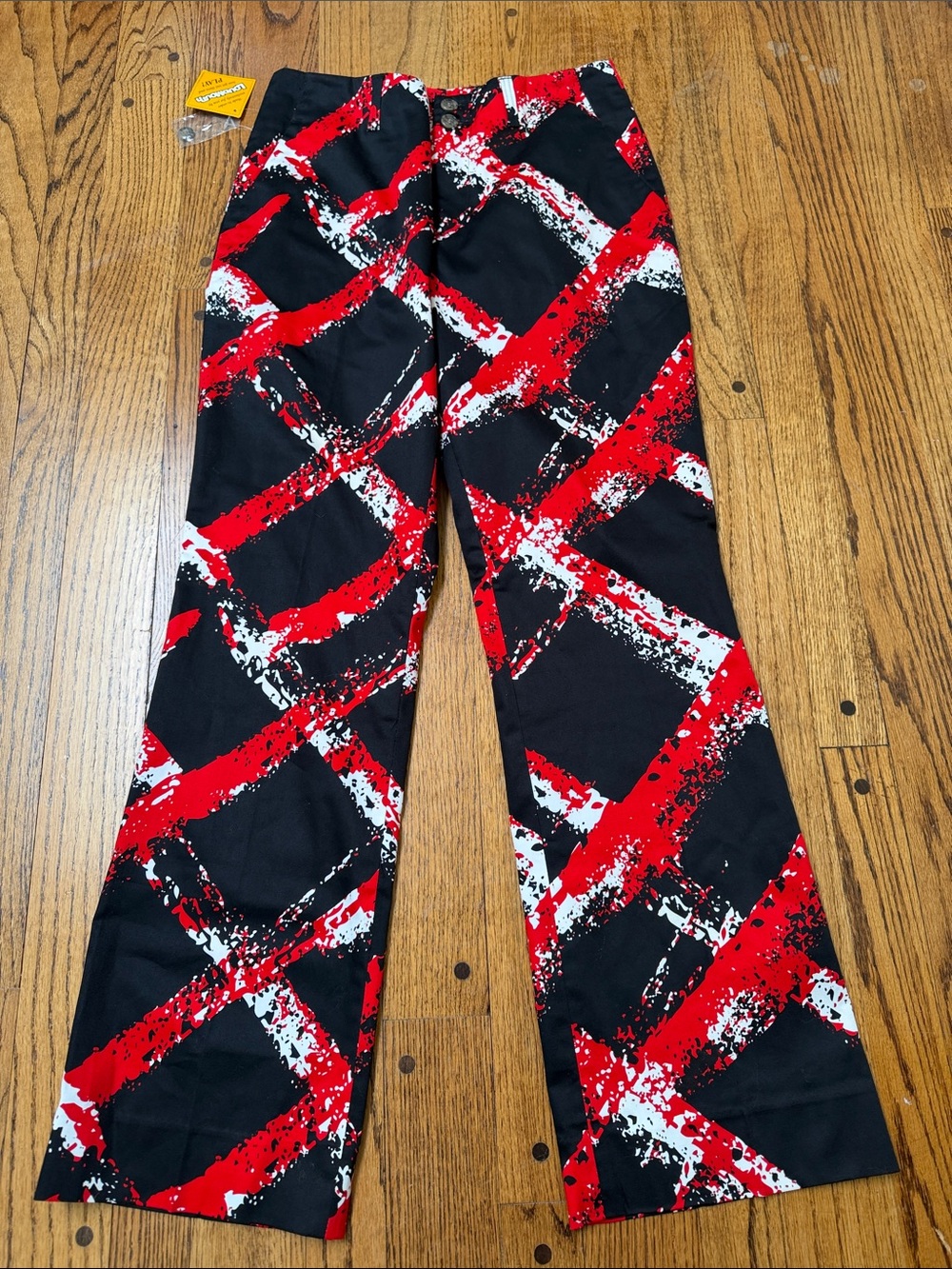 NWT Loudmouth sz 31 x 32 Black white red graphic graffiti like stripes golf